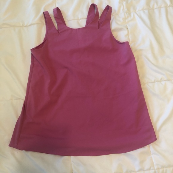 Banana Republic pink top. Size XS. 100% polyester. - Picture 3 of 5